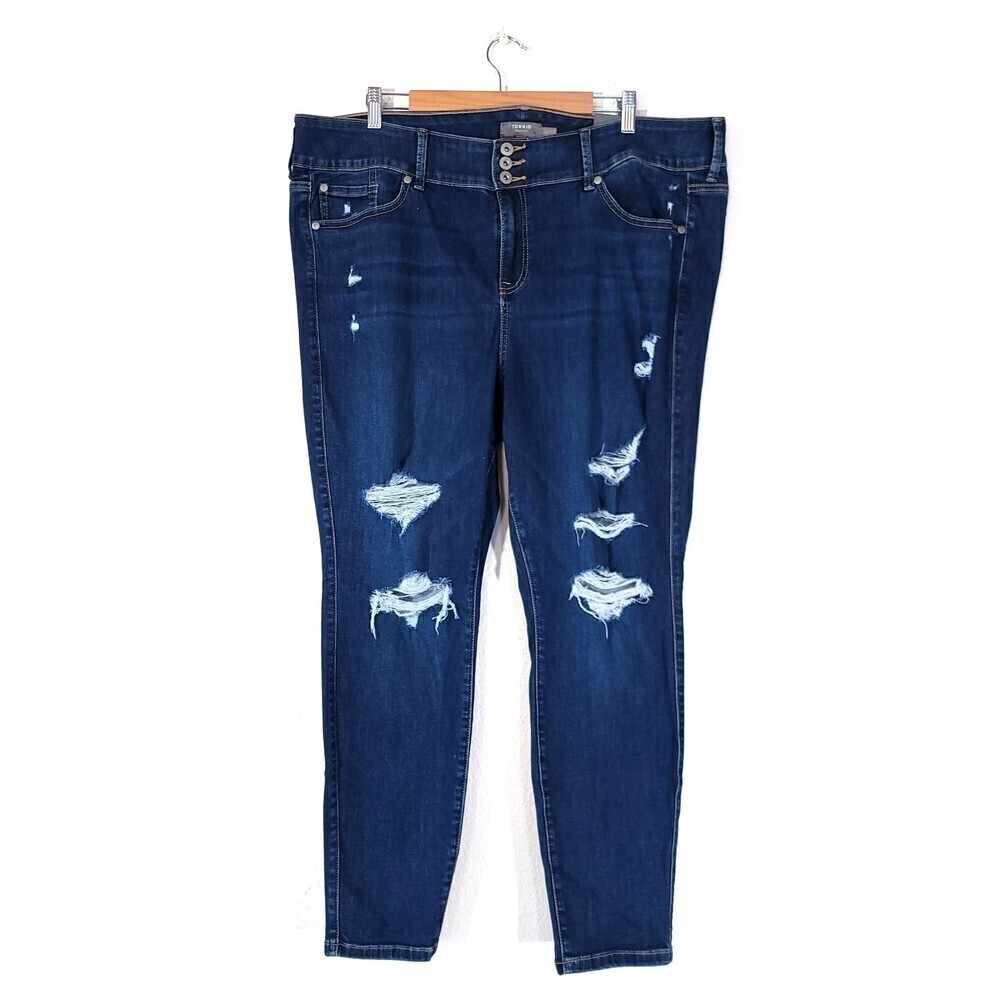 NWT Torrid Super Soft High-Rise Smoothing Jegging Skinny Destructed Jean Plus 22